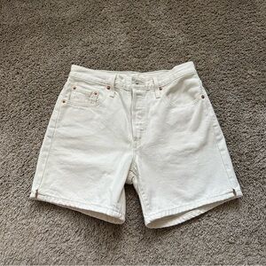 Levi's Women's 501 Mid Thigh Short Ecru Slit Hem